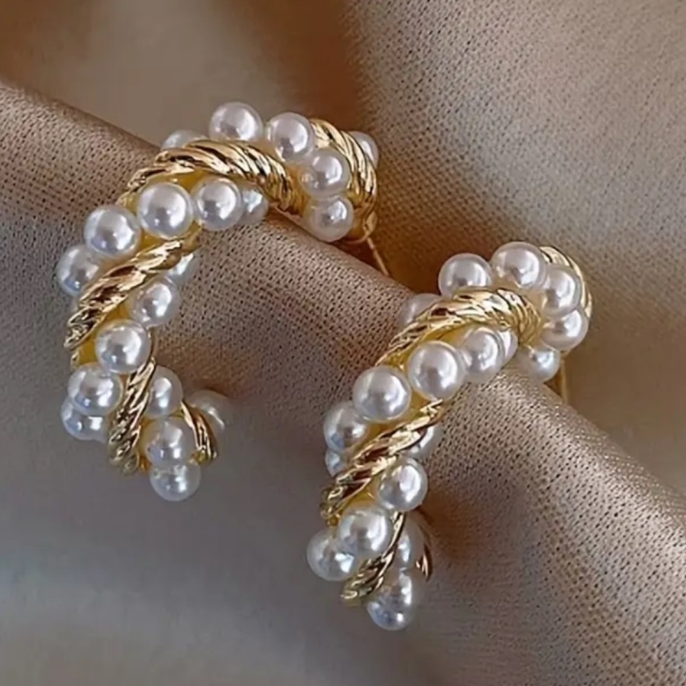 Elegant Gold and Pearl Hoop Earrings - Picture 4 of 5
